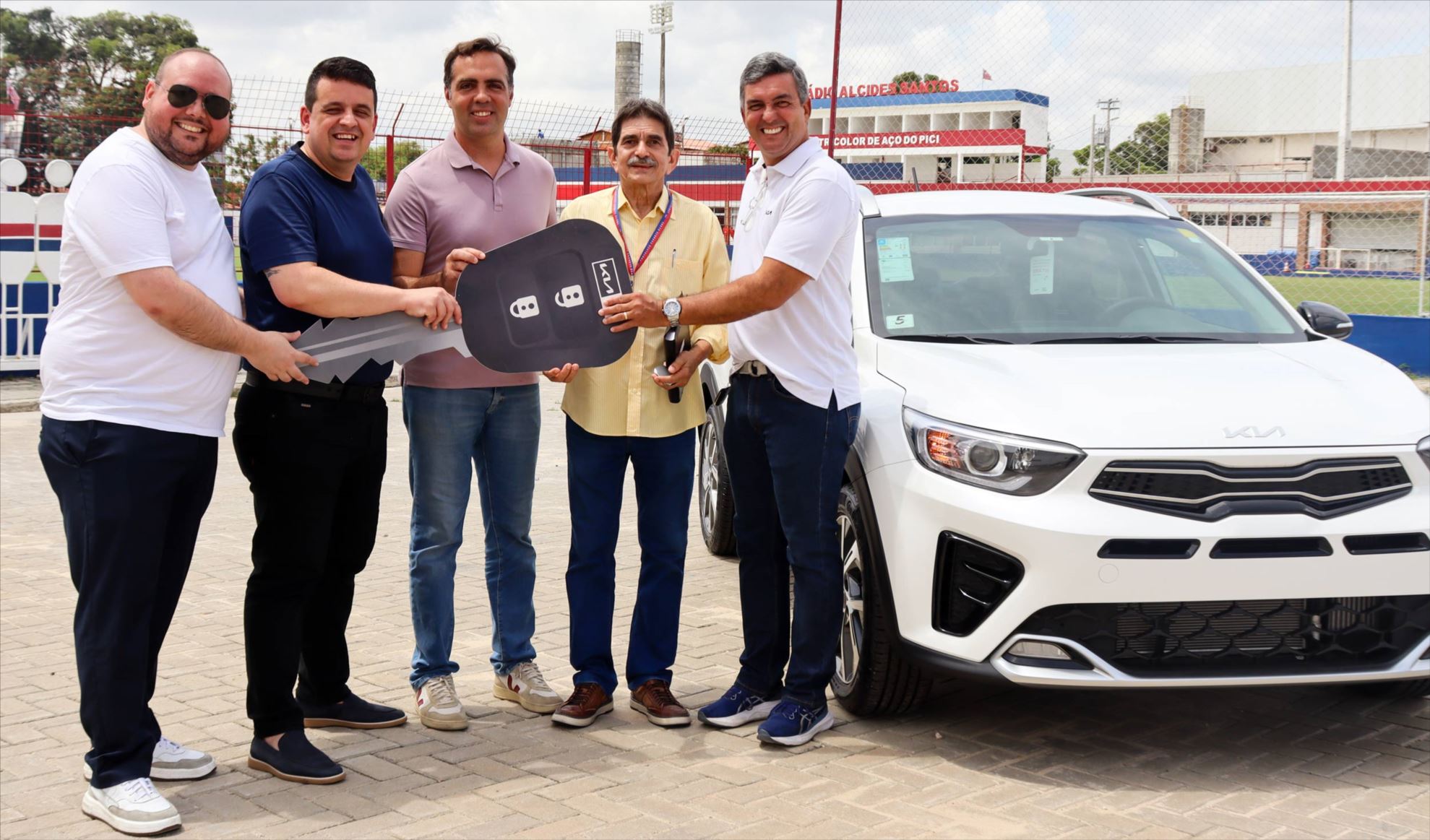 Kia entrega Stonic 0km ao campeão do Campeonato Brasileiro de Futsal